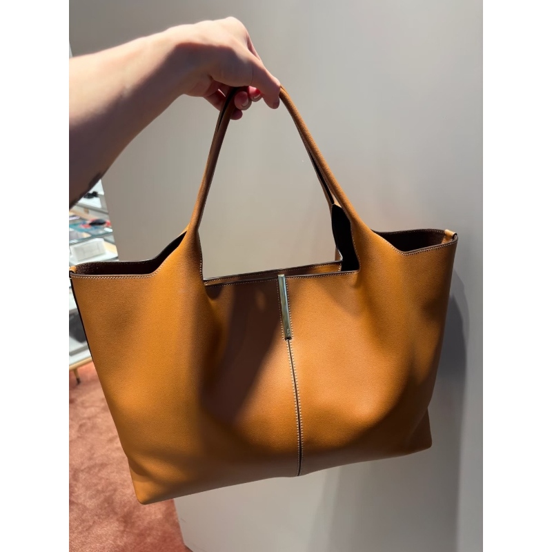 Leather Works - Tote Bag Vertical Bar Metal Hardware