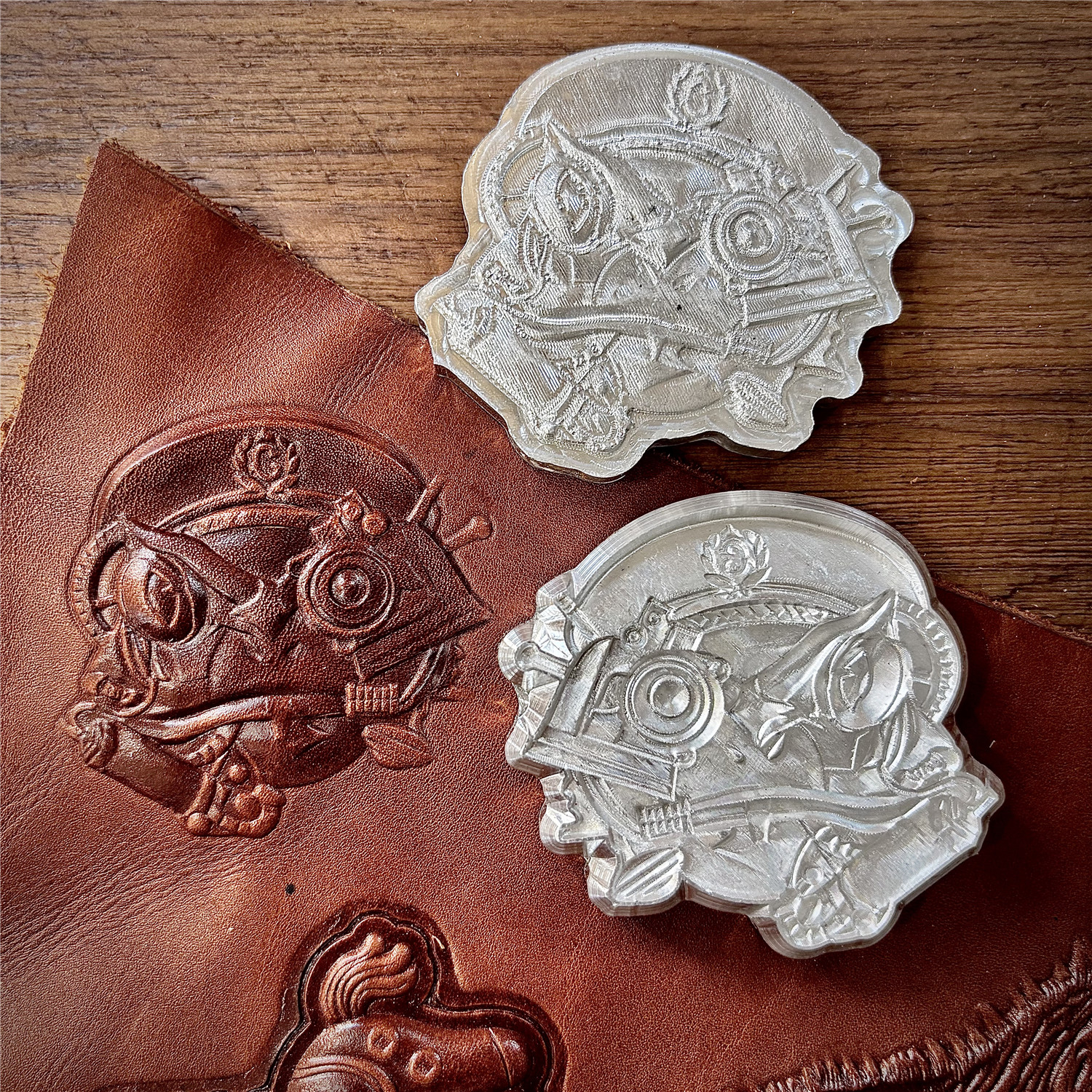 3D Frog Design Leather Embossi - đánh giá và giá Leather Stamp Set