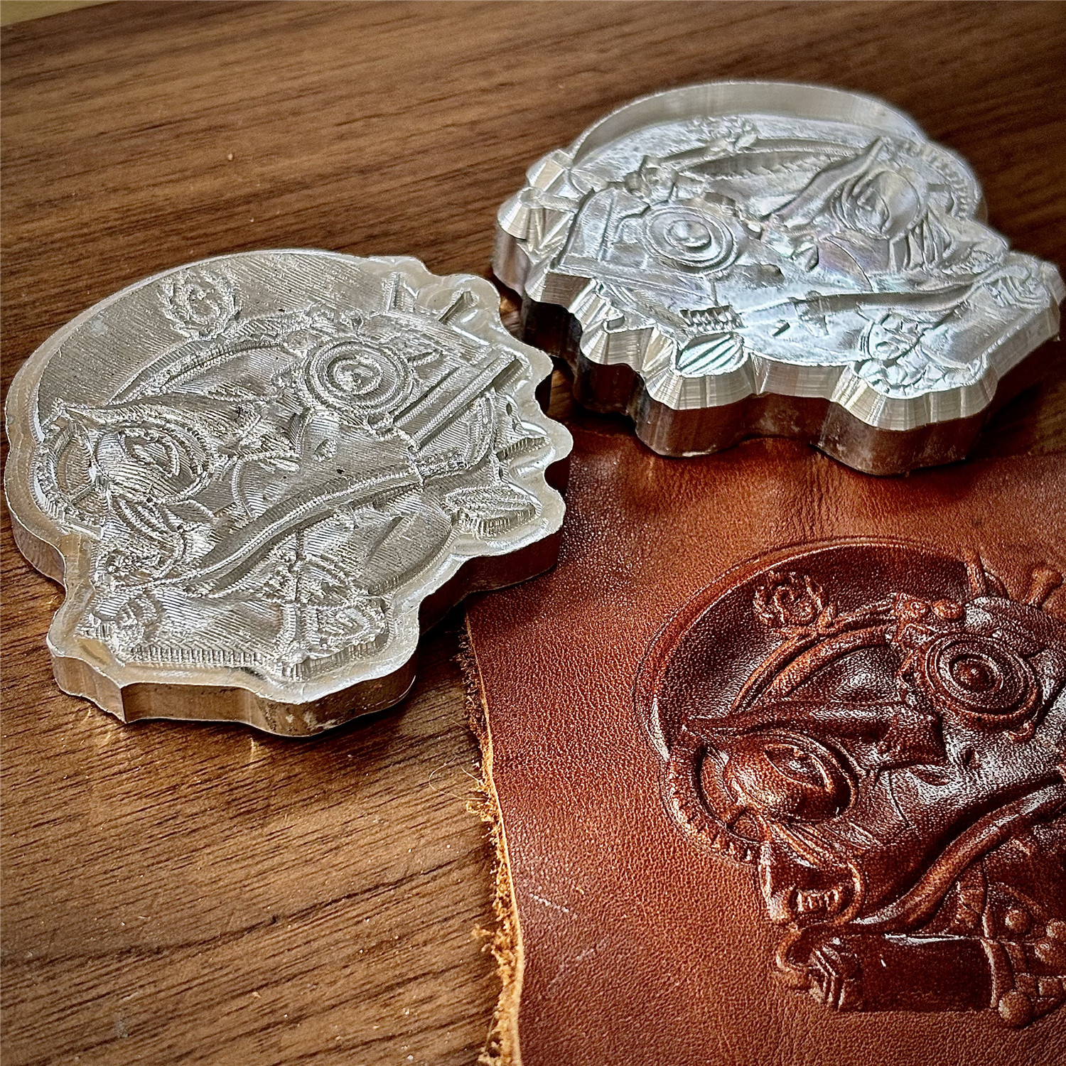 3D Frog Design Leather Embossi - đánh giá và giá Leather Stamp Set