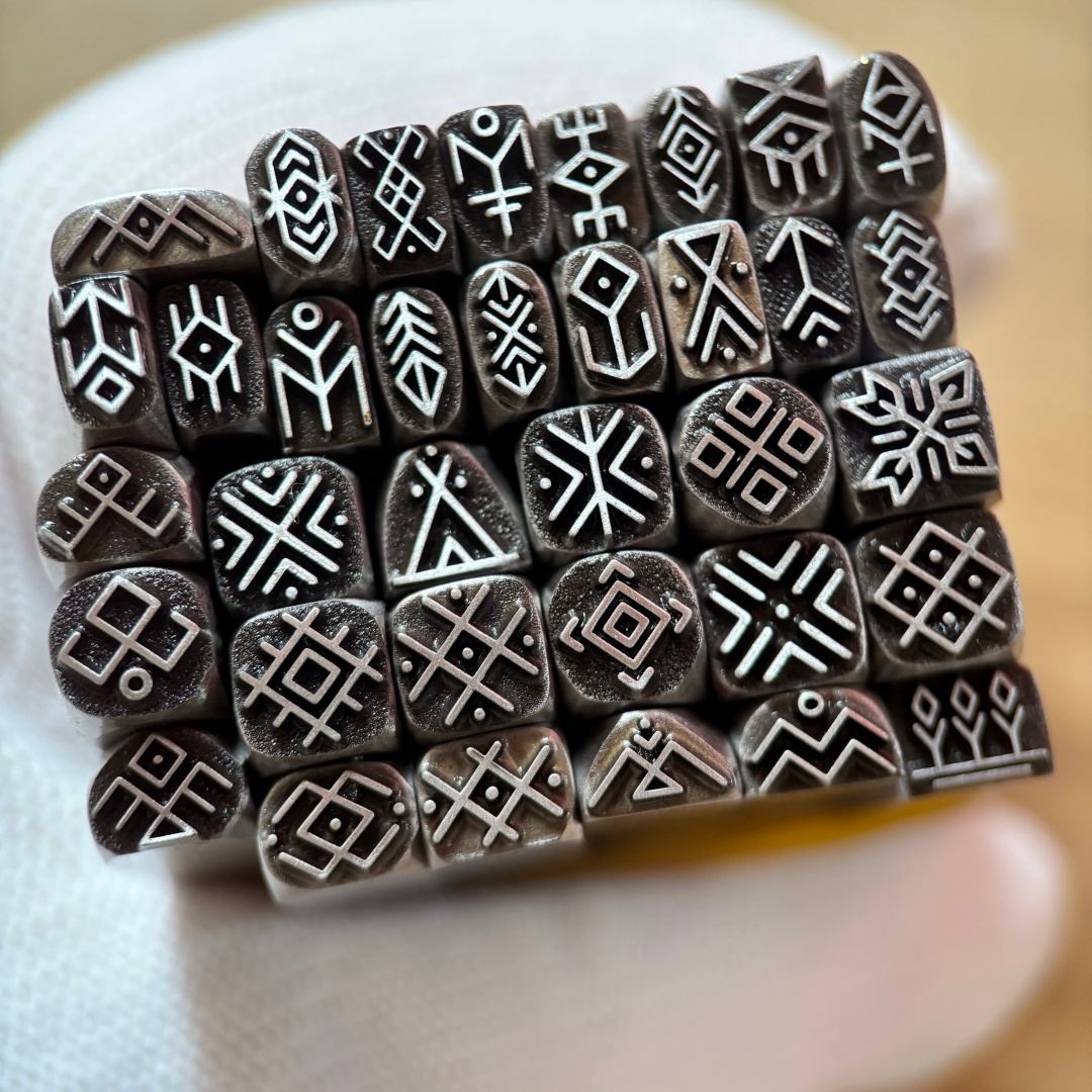 NO.19-NO.35 Vintage Symbol Log - đánh giá và giá Leather Stamp Set