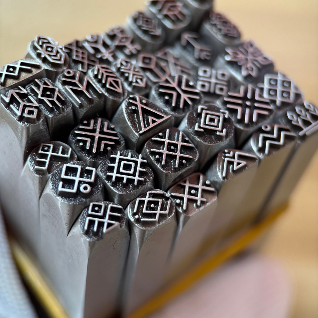 NO.19-NO.35 Vintage Symbol Log - đánh giá và giá Leather Stamp Set